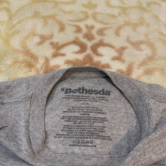 Fallout 4 - Vault-Tech ‘Vault Boy’ T-shirt - Picture 3 of 3